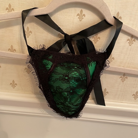 Black and green lace corset/thong set - Picture 7 of 8